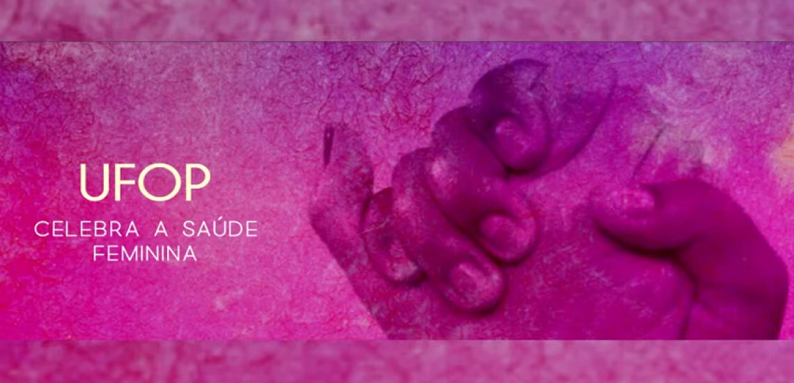 Imagem com fundo em tons de rosa e lilás, com textura levemente granulada. À direita, há duas mãos femininas unidas, destacadas em um tom mais escuro. À esquerda, em texto branco, está escrito 'UFOP Celebra a Saúde Feminina'.